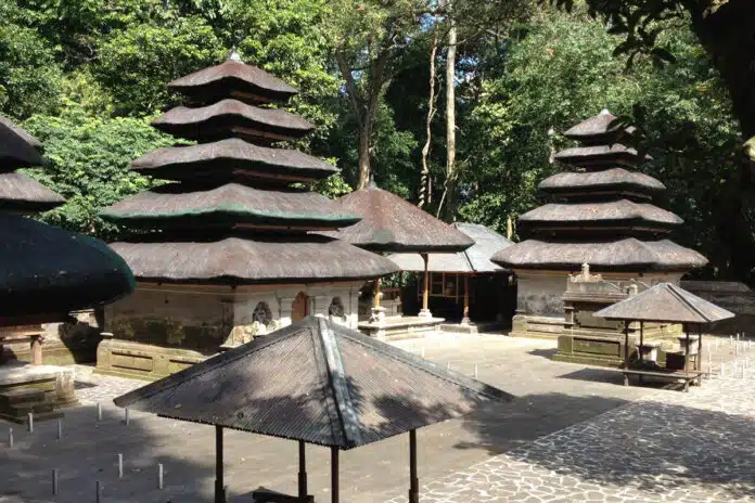 Alas Kedaton Bali Wisata Kunjungan Alam Eksotik dan Monkey Forest yang Disukai Anak-Anak - Banner