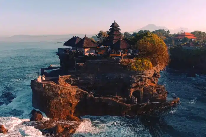 Harga Tiket Masuk Tanah Lot, Tempat Wisata Terkenal di Bali - Banner