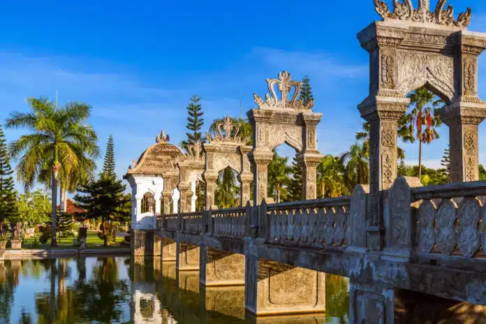 Taman Ujung Bali Karangasem Dulu Seram, Kini Tempat Romantis - Banner
